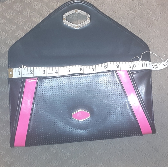 Small hot pink and black turn latch flap open clutch - Picture 6 of 8
